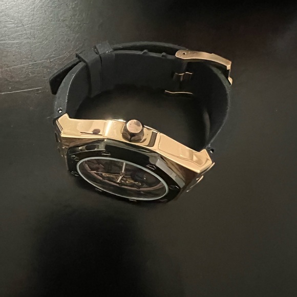 Never used just left it in my closet and I’m open to any offers - Picture 9 of 9